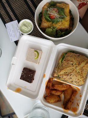 MENU A and B, 15 EUR each at Sweet Rawmance in Paris