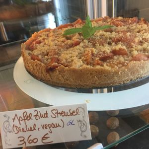 crumb cake at Rebella Bex Cafe in Munich