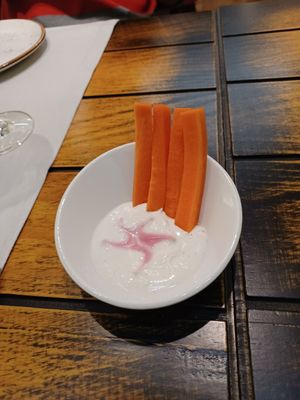 Aperitivo de queso de anacardo at Level Veggie Bistro in Madrid