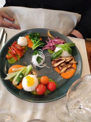 Arroz con verduritas y currys at Level Veggie Bistro in Madrid