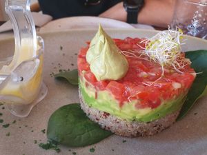 Tartar de quinoa, aguacate y tomate at Level Veggie Bistro in Madrid