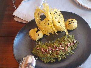 Profiteroles de yuca at Level Veggie Bistro in Madrid