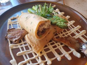 Crepe de garbanzos rellena de verduras at Level Veggie Bistro in Madrid