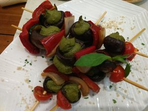 Brochetas de champis at Level Veggie Bistro in Madrid
