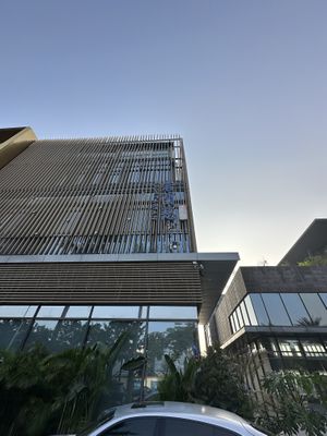 Building containing restaurant  at Ruolanci Vegetarian 若蘭慈素食馆(欢乐海岸店) in Shenzhen