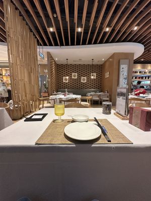 Inside restaurant seating   at Ruolanci Vegetarian 若蘭慈素食馆(欢乐海岸店) in Shenzhen