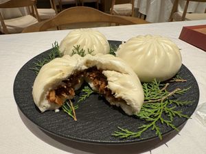 Mock bbq pork bao  at Ruolanci Vegetarian 若蘭慈素食馆(欢乐海岸店) in Shenzhen