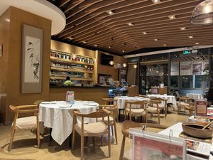 Dining area  at Ruolanci Vegetarian 若蘭慈素食馆(欢乐海岸店) in Shenzhen