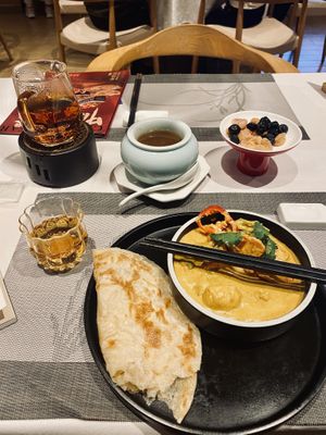 A curry, soup, snacks and tea  at Ruolanci Vegetarian 若蘭慈素食馆(欢乐海岸店) in Shenzhen