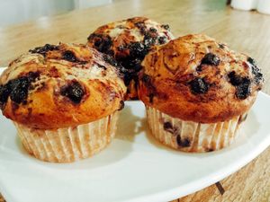 Vegane, hausgemachte Muffins mit echter Vanille und Blaubeeren at Veggieman Xpress in Nuremberg