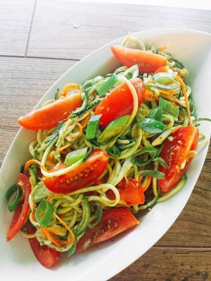 Bunte Zoodles mit hausgemachten Rucolapesto at Veggieman Xpress in Nuremberg