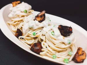 Spaghetti with vegan alfredo sauce at Veggieman Xpress in Nuremberg