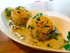 vegan Semmelknödel with creamed mushrooms at Veggieman Xpress in Nuremberg