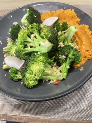 Brócoli Quemadito con humus at Vegan Inc - Miyana in Mexico City
