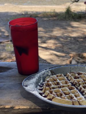 Gofre vegano y te de bolsa  at Waffle Monkey in Tamarindo