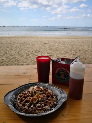 A pie de playa at Waffle Monkey in Tamarindo