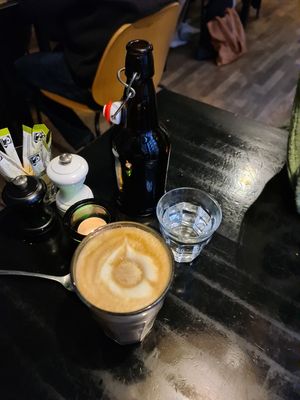 Caffè late and water at Onkel A in Vejle