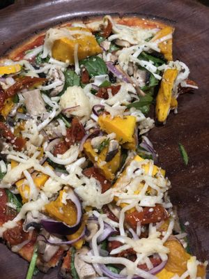 vegan GF pizza at Armonica  in Nimbin