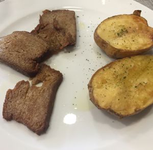 Seitan amb patates at La Vita e Vegan in Escaldes-engordany