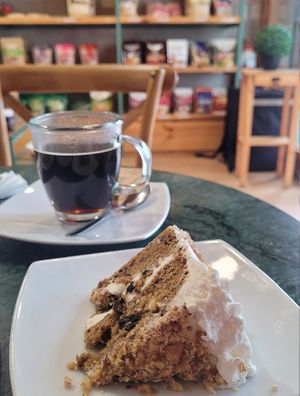 Vegan carrot cake with whipped cream 😊 at Naturlandia in Lima