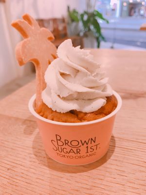 Vegan cake with vanilla cream and plain vegan cookie  at Brown Sugar 1st - Pop-Up in Tokyo