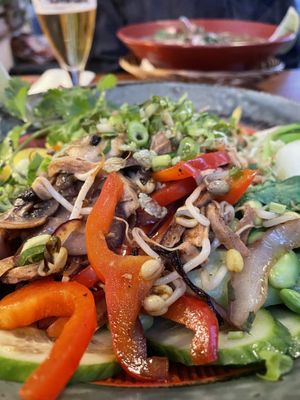 Glasnudeln mit asiat. Gewürzen, viel Gemüse und Tofu at 36 Pho Co in Weimar