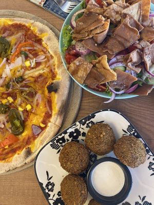 Vegan Pizza, Falafel + Tahin & Salat with fried bread  at Rokka in Antalya
