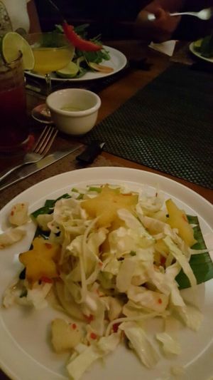 salada vegana at Es-sencia in Ubatuba