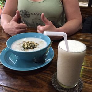 Organic Poridge , Bannan Juice at Bodhi Tree Cafe in Chiang Mai