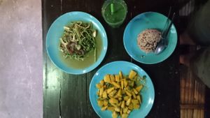 Morning glory with mushrooms, pumpkin in mild curry, brown rice, spirulina-banana shake at Bodhi Tree Cafe in Chiang Mai