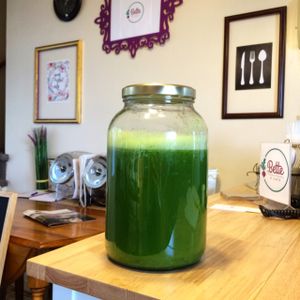 Jus vert : concombre, épinard, citron, menthe - avec ou sans pomme at La Bette a Cath in Notre Dame Du Portage