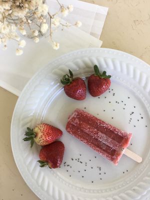 Strawberry-Basilic icy POPS at La Bette a Cath in Notre Dame Du Portage