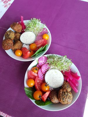 Bol-repas Falafel (3 ou 5) at La Bette a Cath in Notre Dame Du Portage