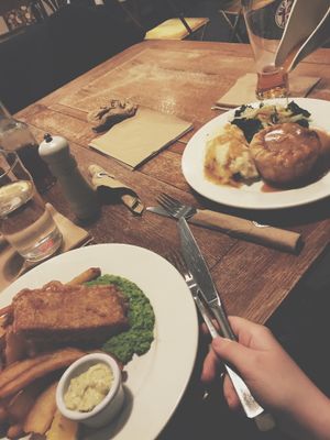 Vegan pie and „fish” & chips at The Angel Microbrewery in Nottingham