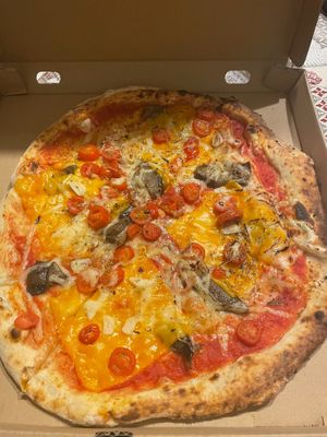 Serena pizza/home delivered at Vincenzo Pedone Pizza Napoletana in Krakow