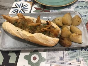Bocadillo de lacón a la gallega  at Distrito Vegano in Madrid