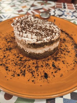 Tiramisú at Distrito Vegano in Madrid