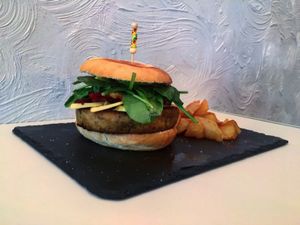 hamburguesa de lentejas  at Distrito Vegano in Madrid