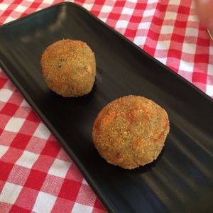 Croquetas de espinacas at Distrito Vegano in Madrid