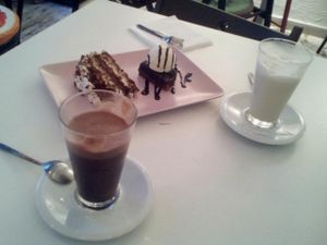 Afternoon tea/merienda at Distrito Vegano in Madrid