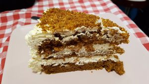 Carrot cake at Distrito Vegano in Madrid