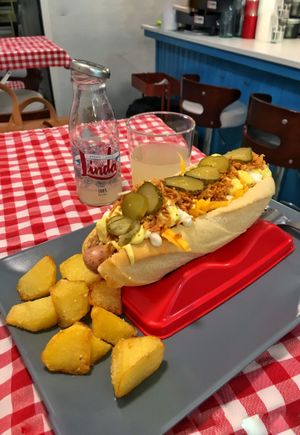 Hot dog delicioso! at Distrito Vegano in Madrid