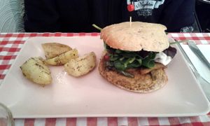 Fantastic burger at Distrito Vegano in Madrid