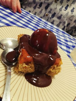 brownie at Distrito Vegano in Madrid