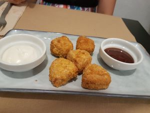 Unchicken bites at Distrito Vegano in Madrid