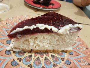 Cheesecake at Distrito Vegano in Madrid