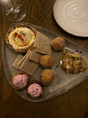 Degustación de tapas mediterránea at La Encomienda in Madrid