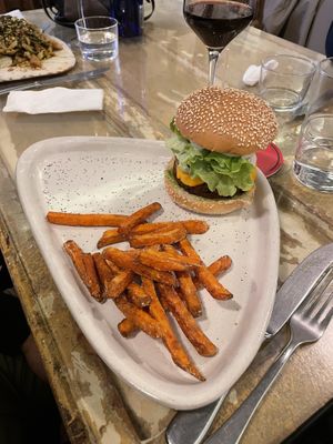 Encomienda’s burger at La Encomienda in Madrid