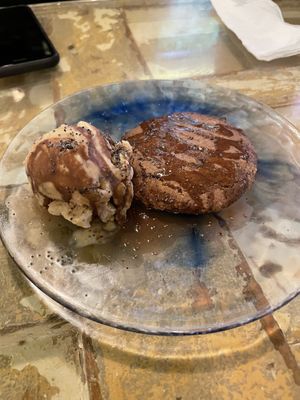 Cookie with chocolate-peanut ice cream at La Encomienda in Madrid