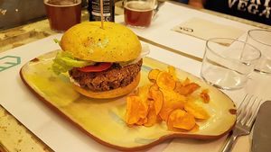 Burger at La Encomienda in Madrid